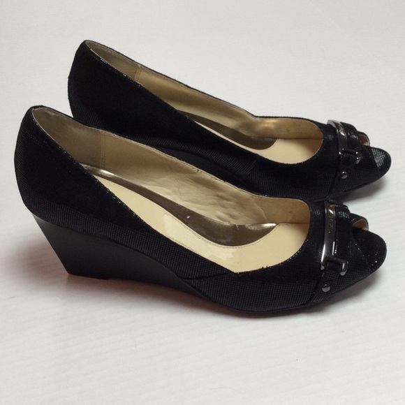 Calvin Klein Sera Buckle Shimmer Peep Toe Wedges Sz 7.5W - Picture 3 of 9